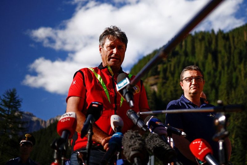 5 Climbers Still Missing 48 Hours After Alpine Glacier Slides